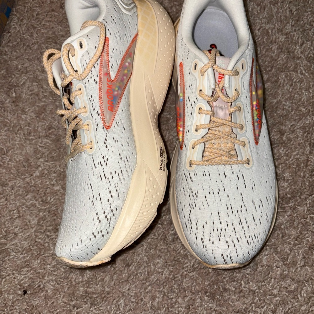 Brooks Women's Athletic Shoes - White and Tan